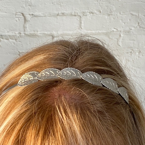Leaf Asymmetrical Headband - Picture 2 of 9